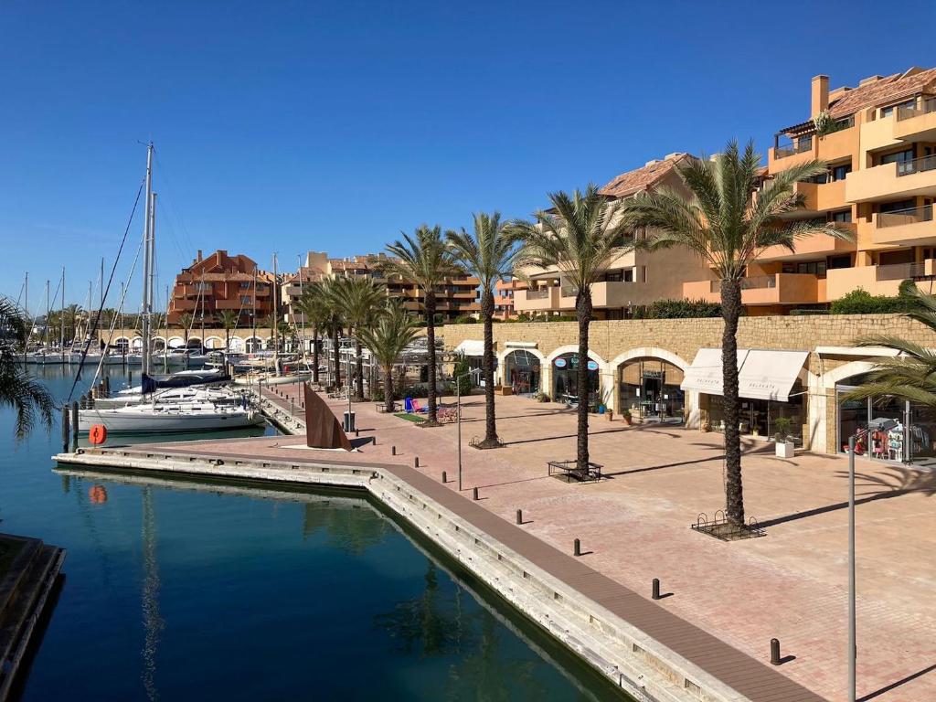 Ribera del Marlin: Un Faro de Lujo en la Marina de Sotogrande